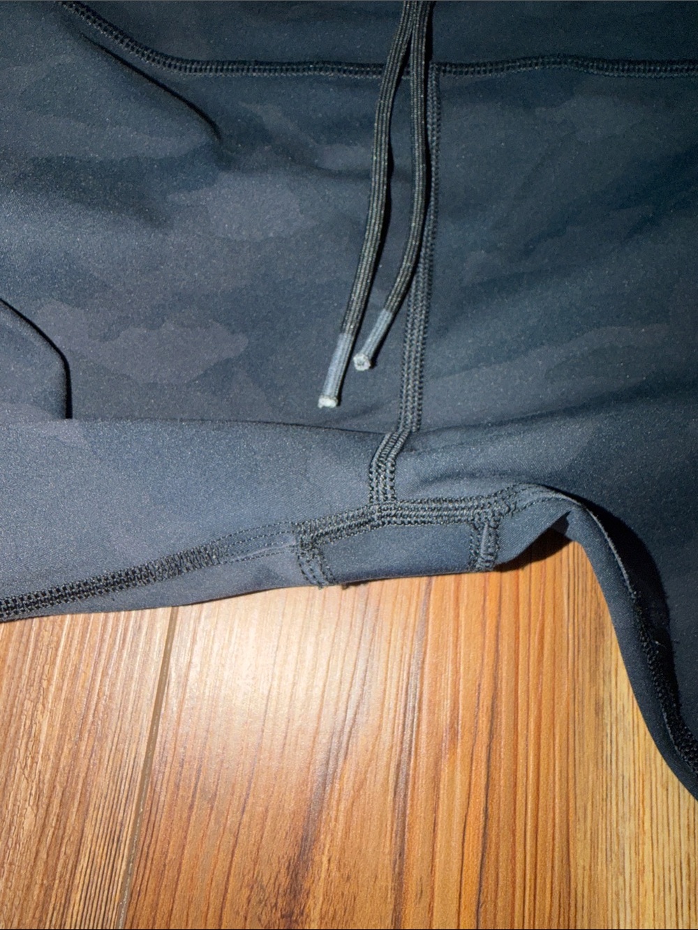Vuori Black Camo Daily Form Legging Size Small - Picture 4 of 4